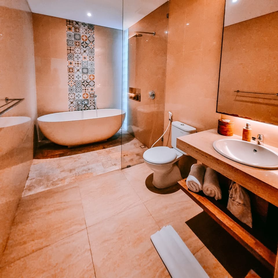 Suite, Pool View | Bathroom | Slippers, soap, shampoo, toilet paper