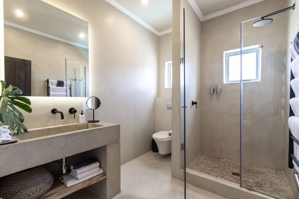 Luxury Penthouse, 2 Bedrooms, Fireplace | Bathroom | Free toiletries, hair dryer, towels