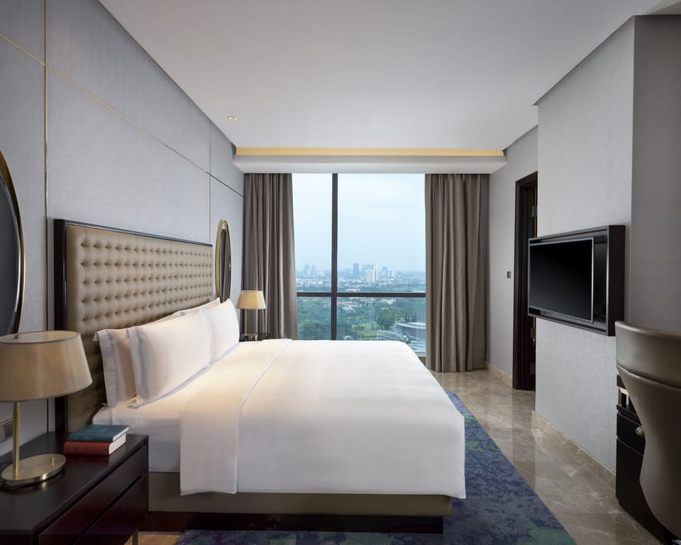Premium bedding, pillowtop beds, minibar, in-room safe