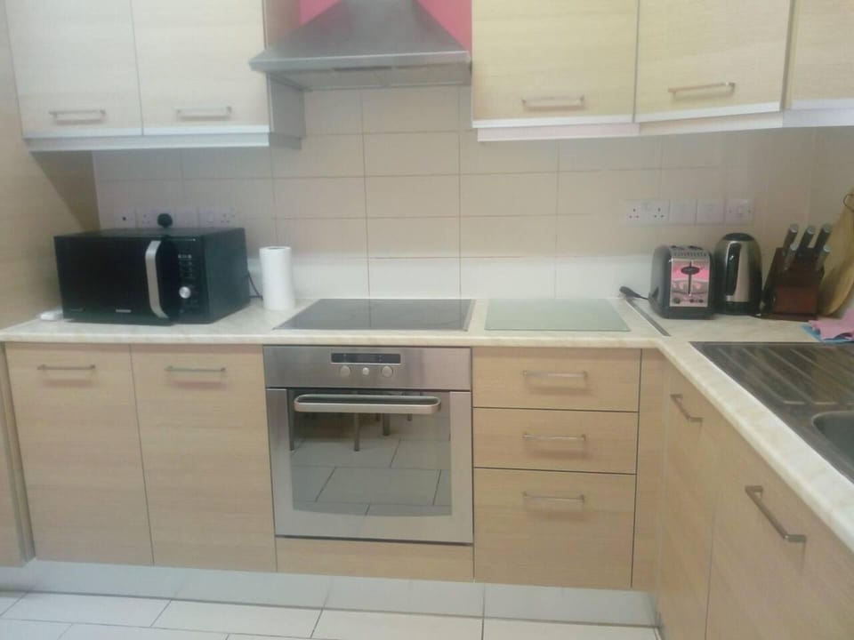 Apartment | Private kitchen | Fridge, microwave, oven, stovetop