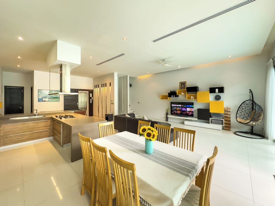 Villa | Dining room