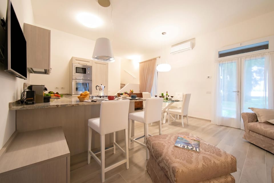 Family Apartment, Multiple Bedrooms, Lakeside (Lenno Giardinetto) | Private kitchen | Full-size fridge, microwave, oven, stovetop