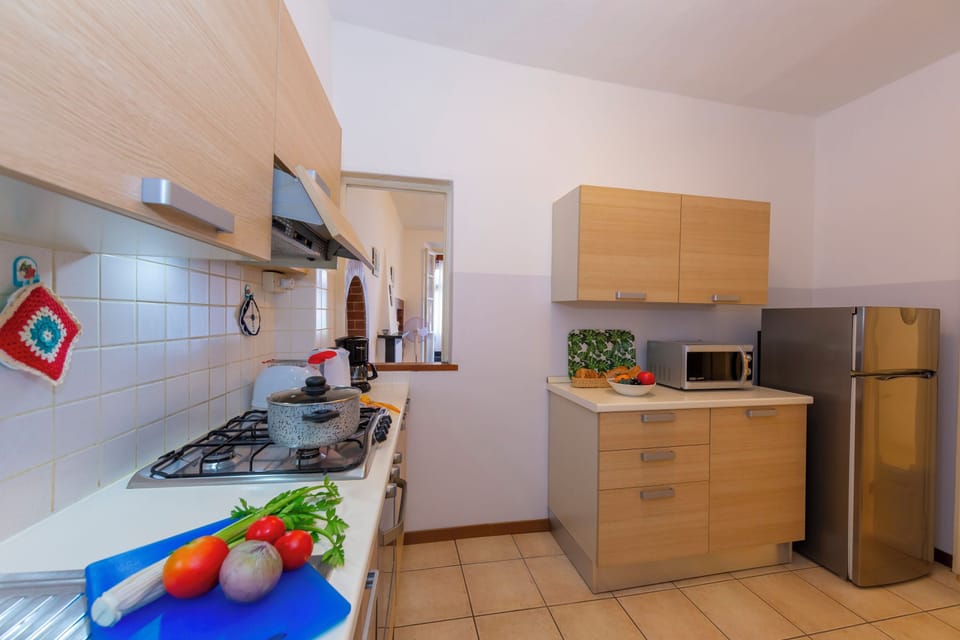 Family Apartment, Multiple Bedrooms, Lakeside (Casa Mira Al Lago) | Private kitchen | Full-size fridge, microwave, oven, stovetop
