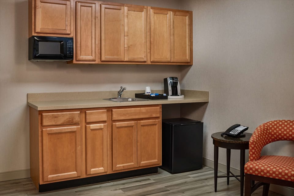 Suite, 1 King Bed, Non Smoking | Desk, blackout drapes, iron/ironing board, free WiFi