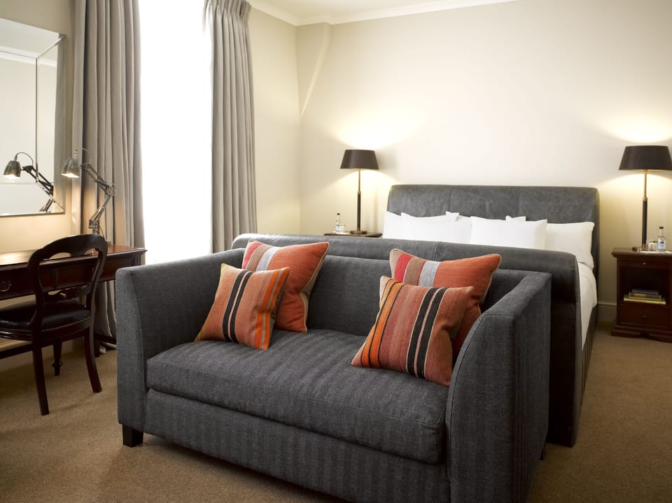 Deluxe Room | Desk, rollaway beds, free WiFi, bed sheets