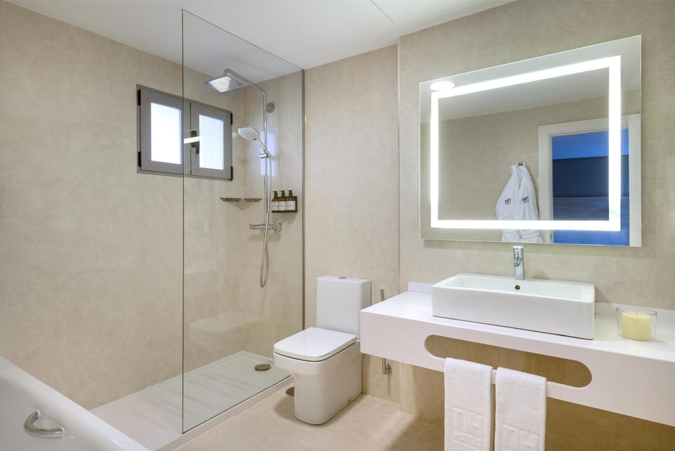 Minibar, in-room safe, desk, blackout drapes
