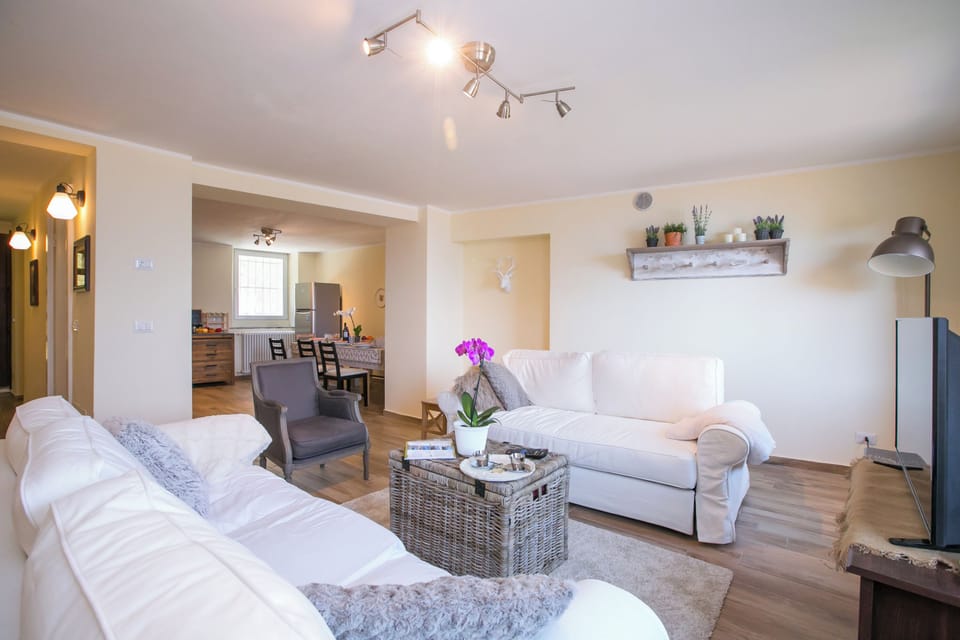 Family Townhome, 3 Bedrooms, Balcony, Mountainside (Plesio Rustico Panoramica) | Living area | Flat-screen TV