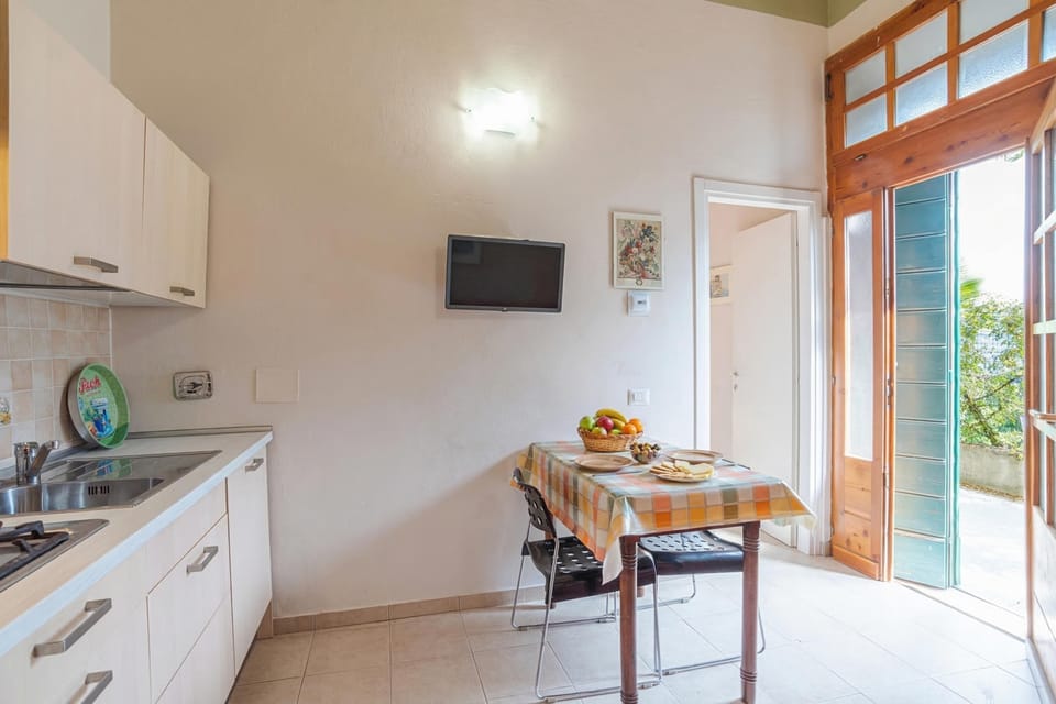 Family Apartment, Multiple Bedrooms, Lakeside (Casetta al Lago) | Private kitchen | Fridge, microwave, stovetop, dishwasher