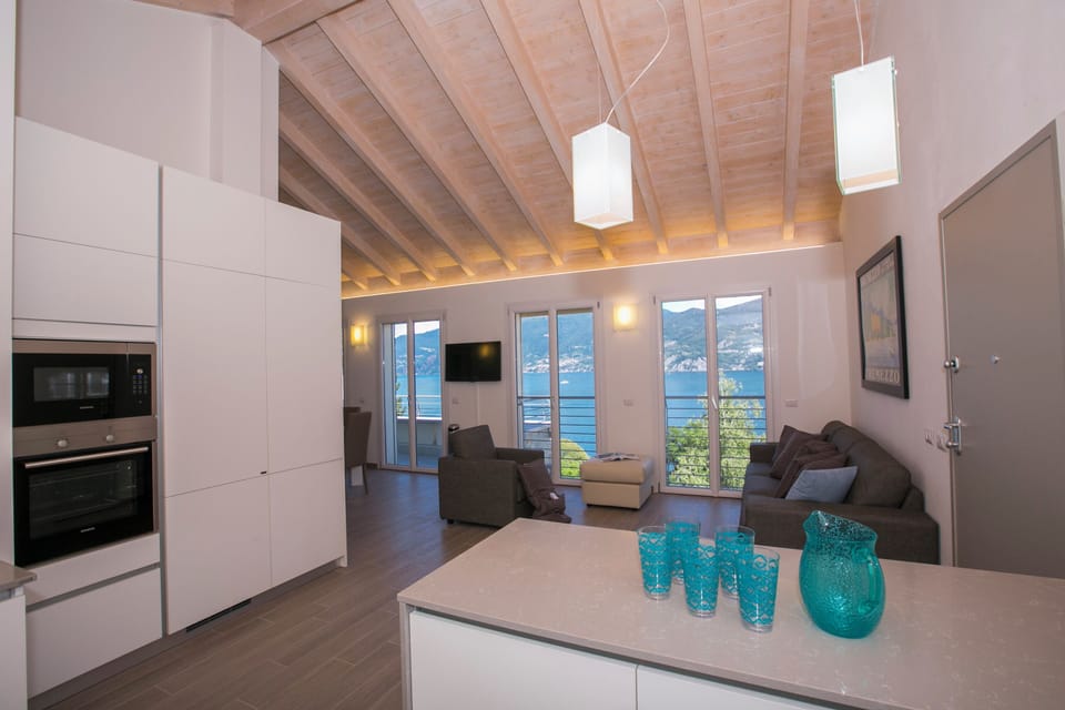 Family Penthouse, 6 Bedrooms, Microwave, Mountainside (Paradiso di Menaggio Penthouse) | Interior