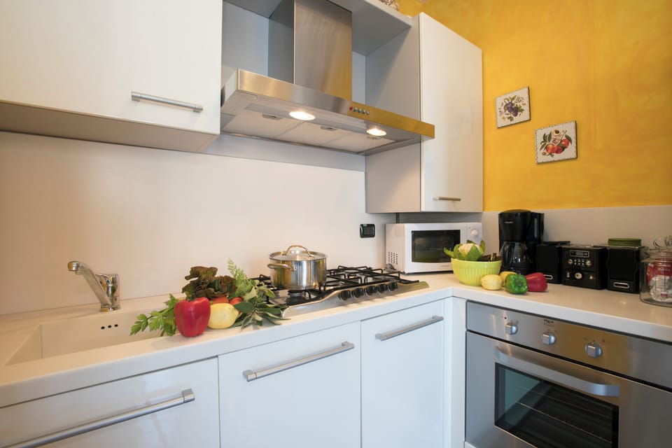 Family Apartment, Multiple Bedrooms, 2 Bathrooms, Mountainside (Blevio Panoramica) | Private kitchen | Full-size fridge, microwave, oven, stovetop