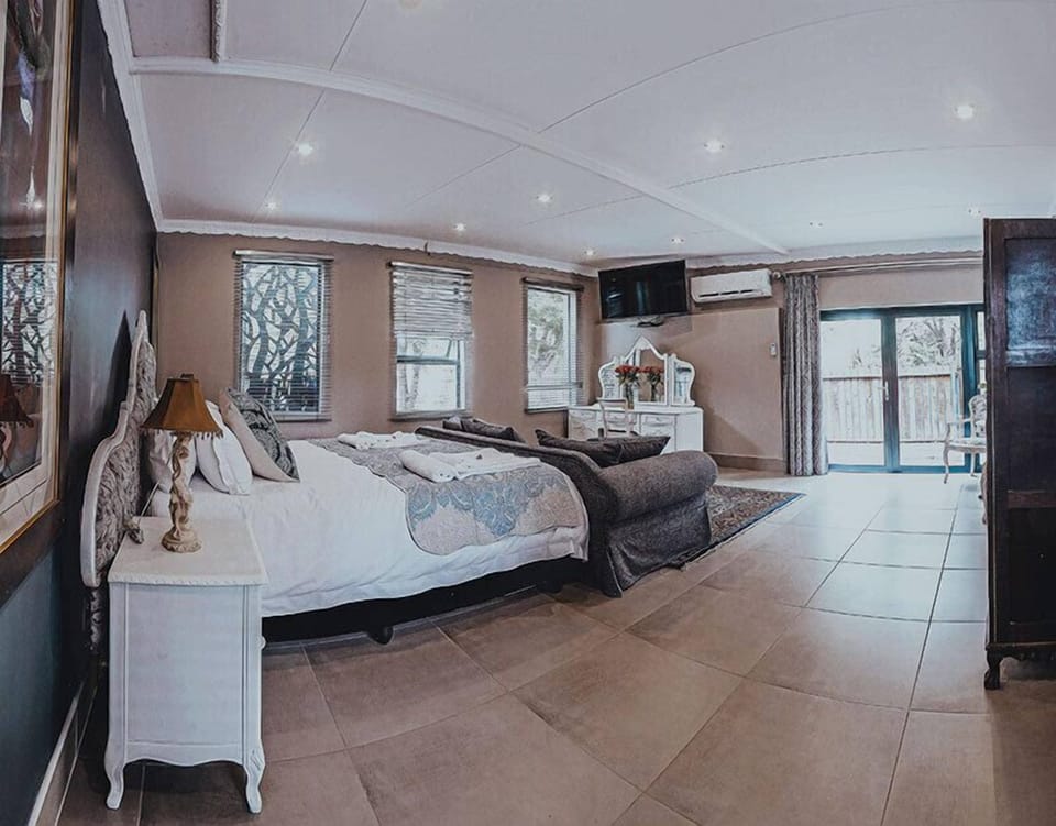 Executive Suite, 1 Bedroom | Pillowtop beds, WiFi (free), individually decorated