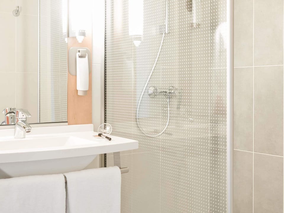 Standard Room, 1 Double Bed | Premium bedding, desk, soundproofing, iron/ironing board