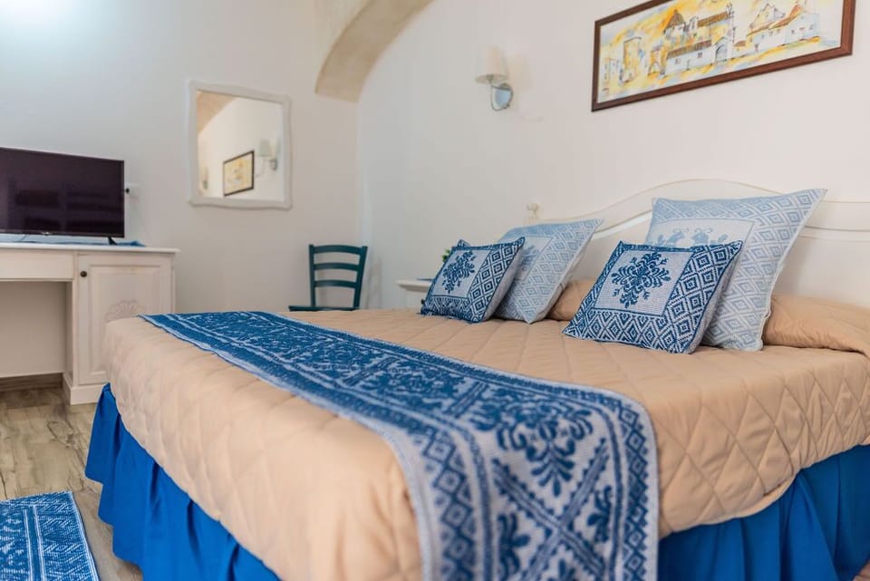 Egyptian cotton sheets, premium bedding, down comforters, pillowtop beds