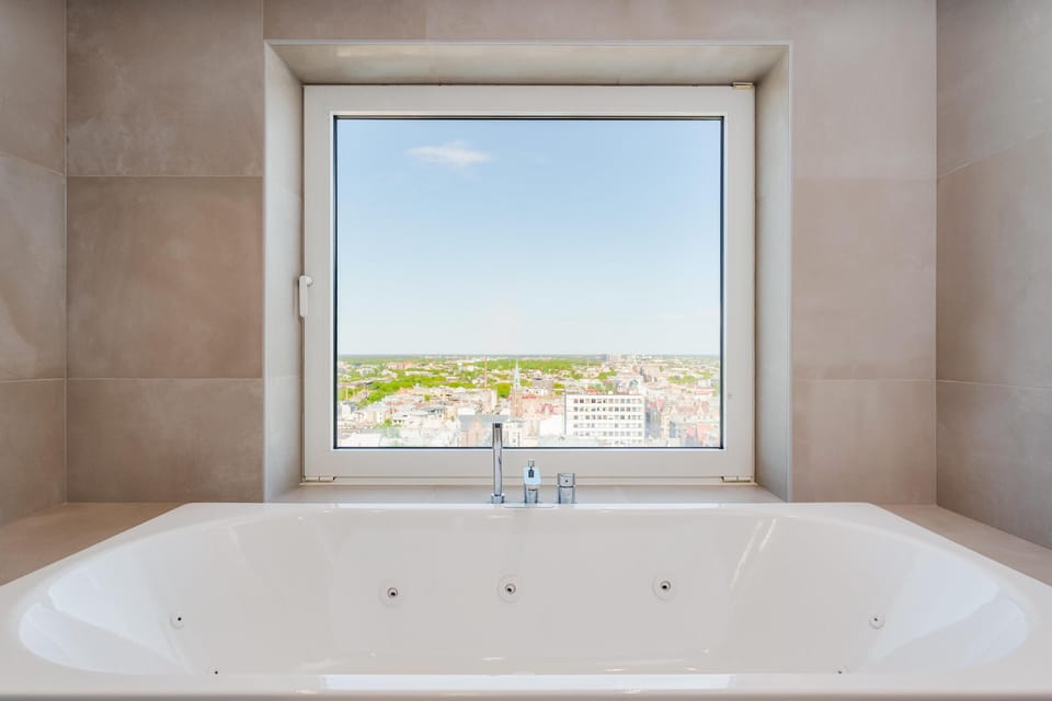 Presidential Suite (with VIP SPA access) | Bathroom | Free toiletries, hair dryer, towels