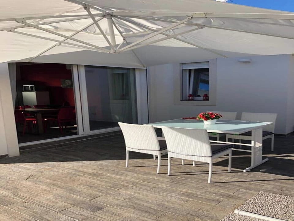 Villa, 2 Bedrooms, Smoking, Garden View | Dining