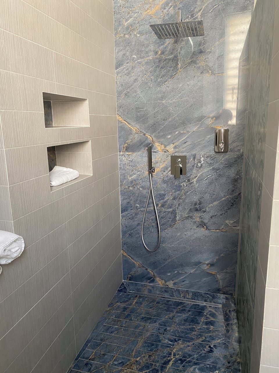 Room, 1 Bedroom, Smoking, Balcony | Bathroom shower