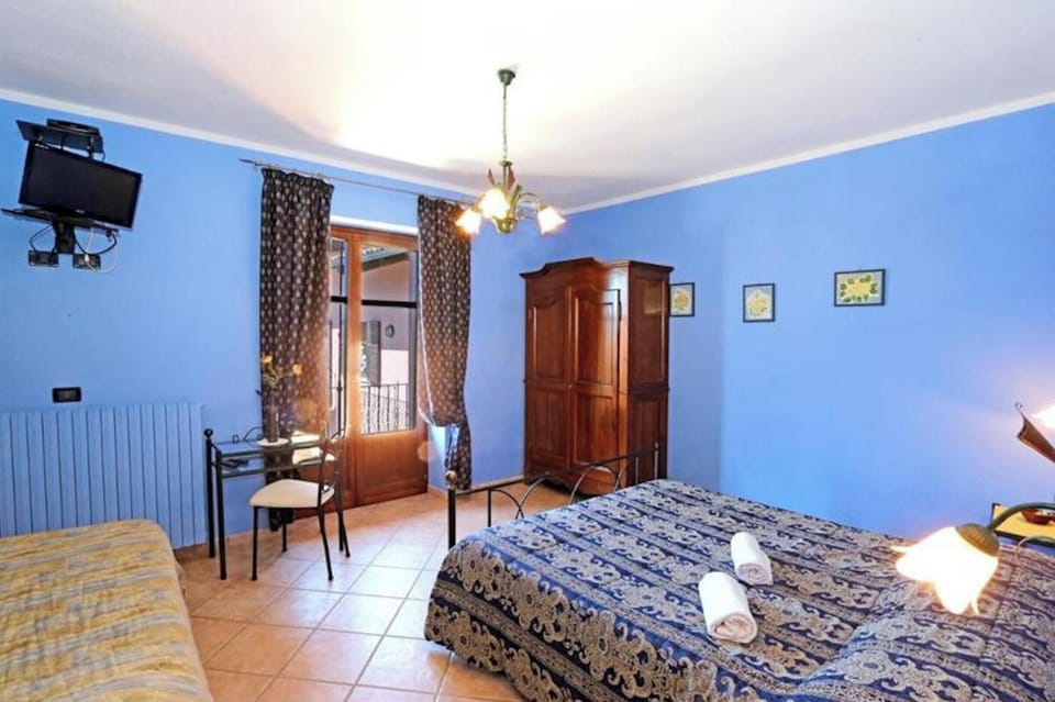 Room, 1 Bedroom, Balcony, Garden View | 1 bedroom, bed sheets