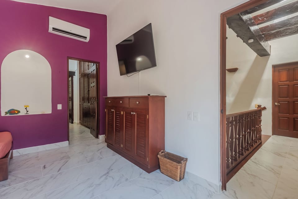 Villa, 6 Bedrooms, Smoking, Private Pool | Living room | Books