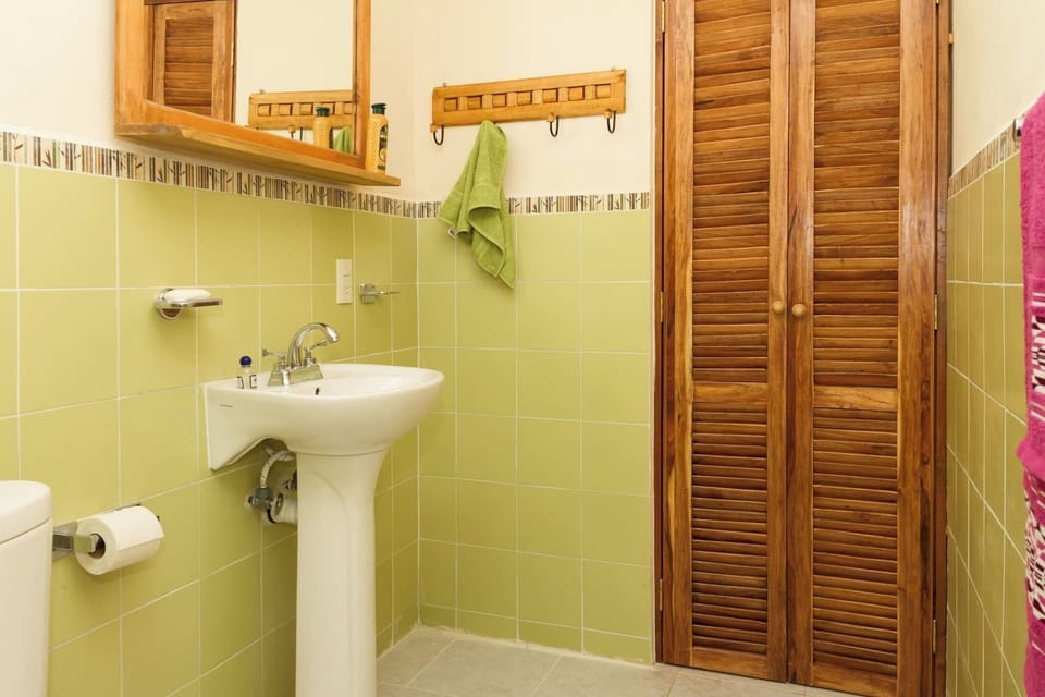 Room, 1 Bedroom, Terrace, Garden View | Bathroom | Free toiletries, towels