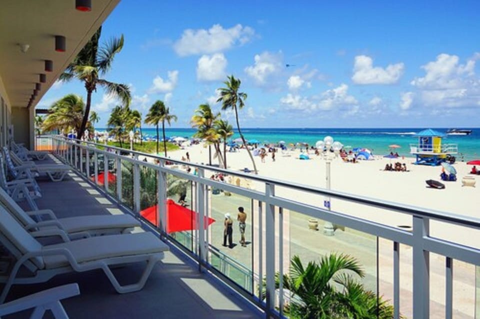 Deluxe Oceanfront King Suite (First Floor) | Beach/ocean view