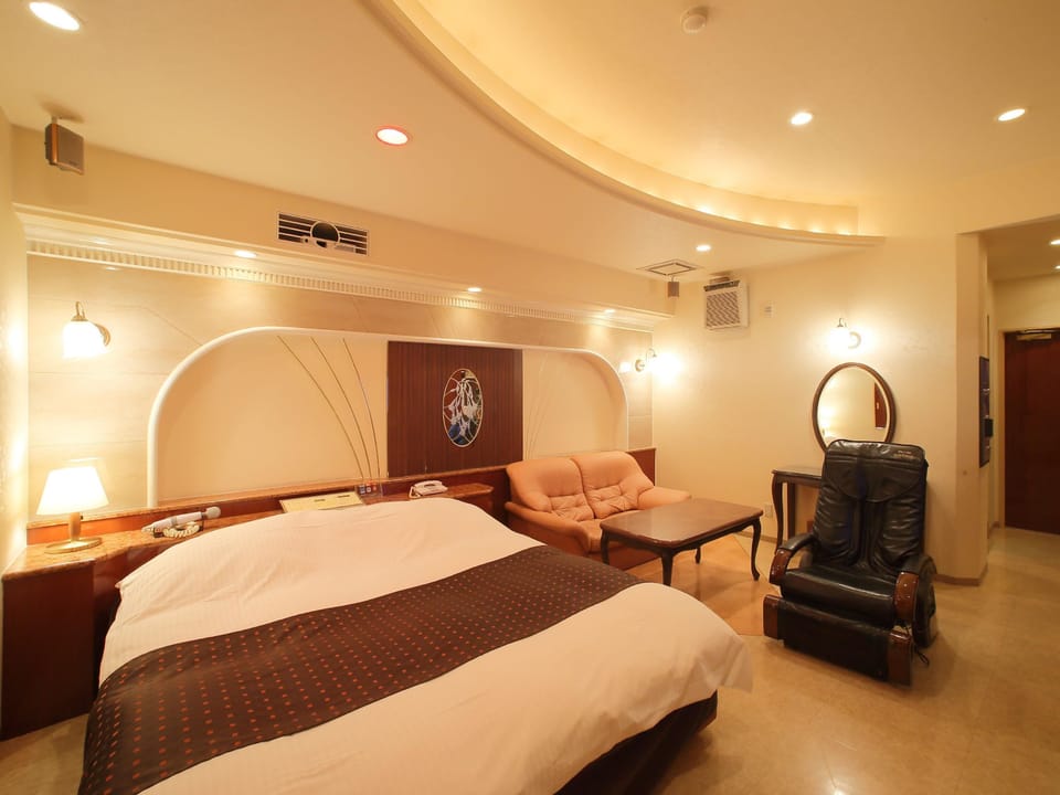 Premium bedding, minibar, individually decorated, individually furnished