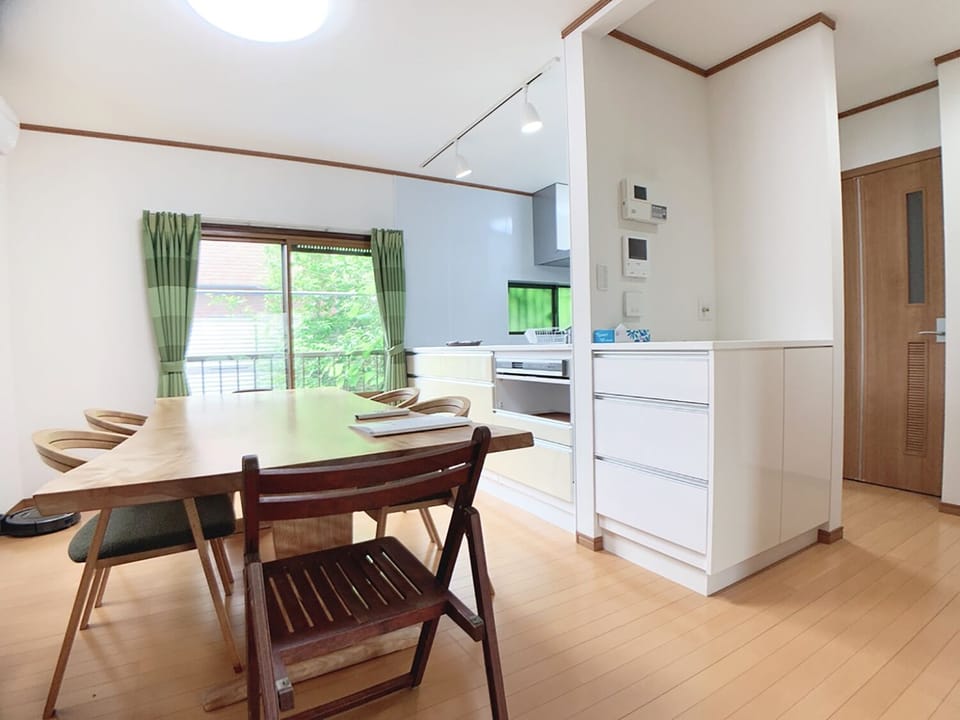 3 Bedroom 2 Story House with Balcony, Non Smoking | In-room dining