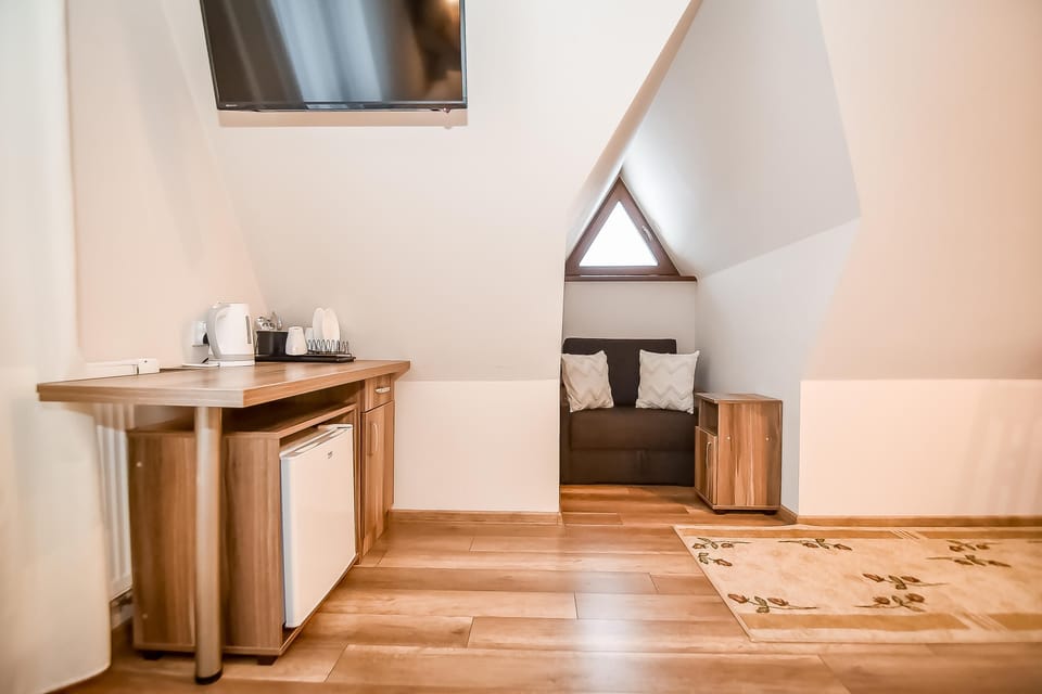 Double Room, Balcony (7) | WiFi (free)