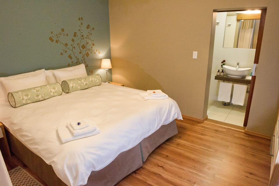 Family Room | In-room safe, desk, soundproofing, WiFi (free)