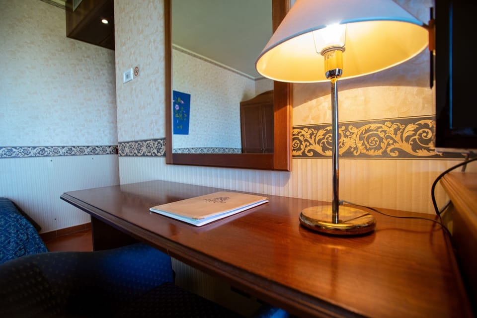 Superior Double or Twin Room | Minibar, in-room safe, desk, WiFi (free)