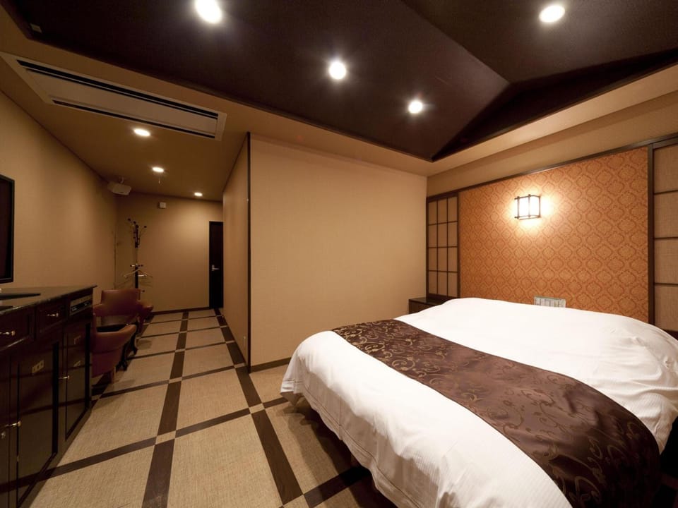 WiFi (free), individually decorated, individually furnished, bed sheets