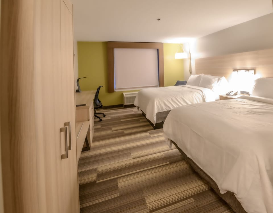 Premium bedding, down comforters, in-room safe, desk
