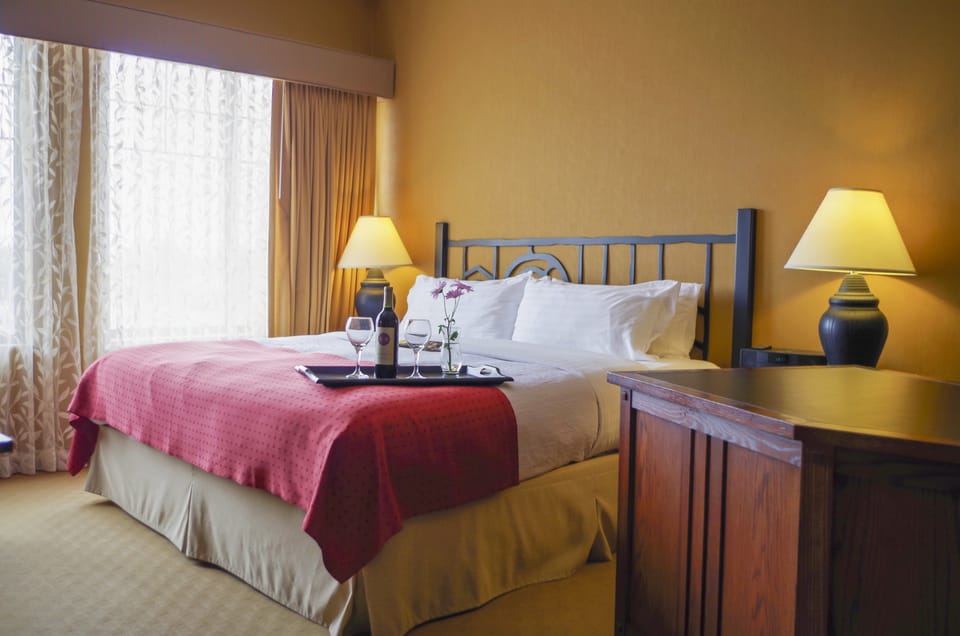 Premium bedding, in-room safe, desk, blackout drapes