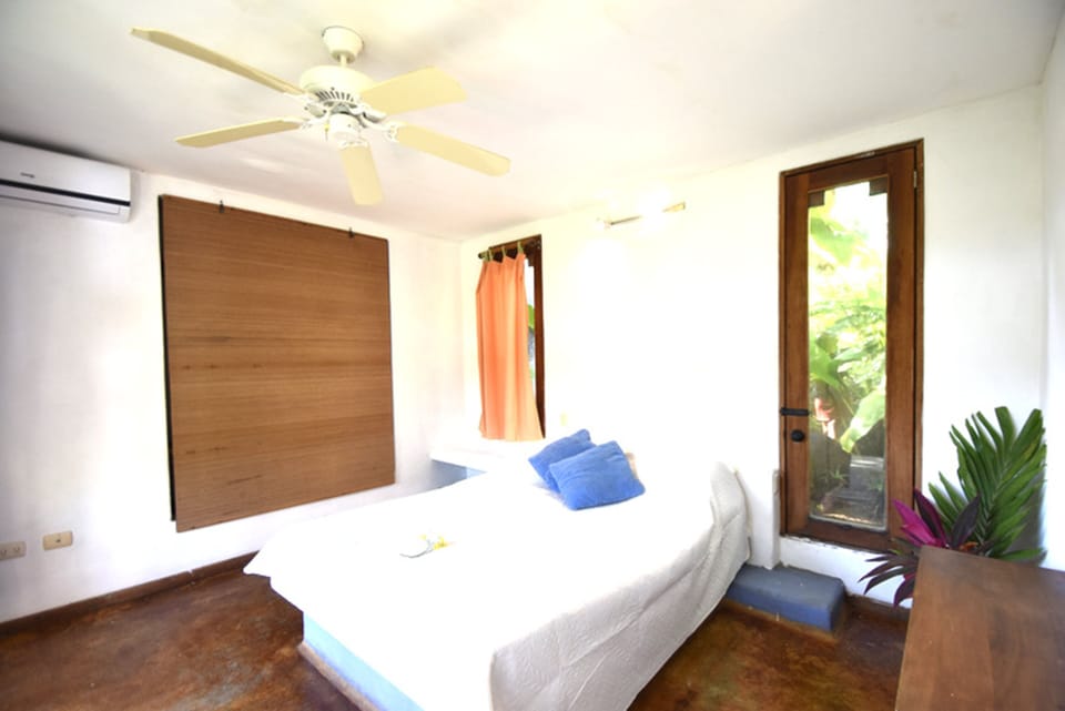 Standard Room | Free WiFi, bed sheets