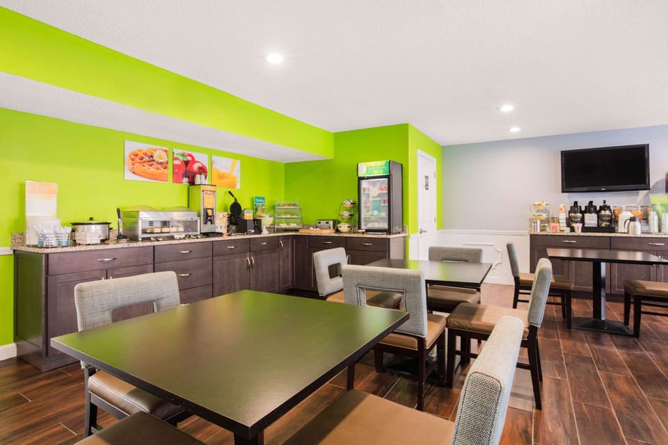 Free continental breakfast