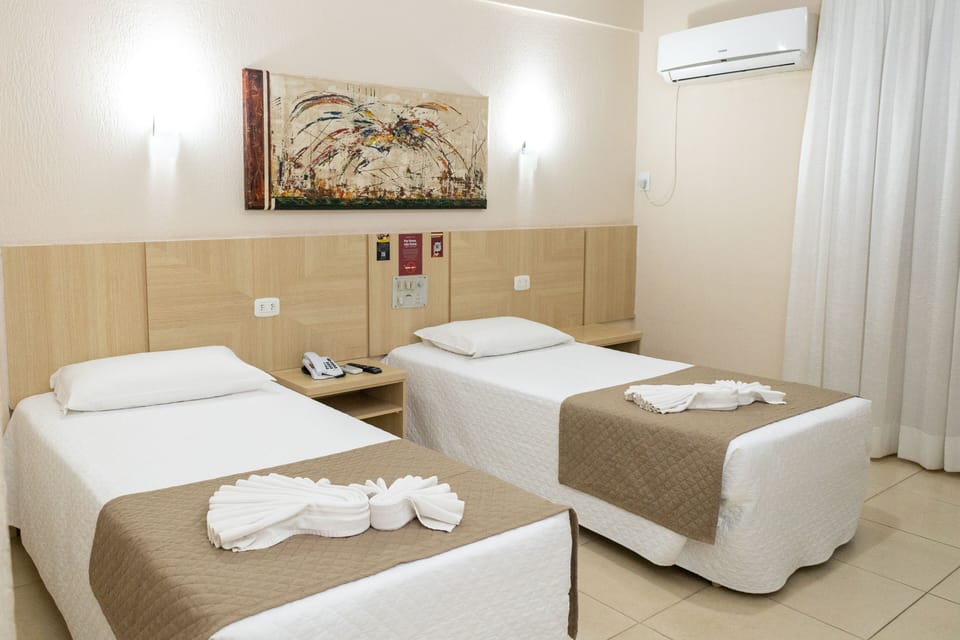 Executive Twin Room | Minibar, in-room safe, desk, blackout drapes
