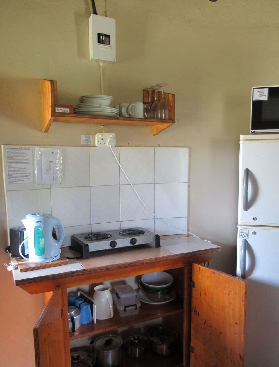 Basic Twin Room, Shared Bathroom | Private kitchenette | Electric kettle, cookware/dishes/utensils