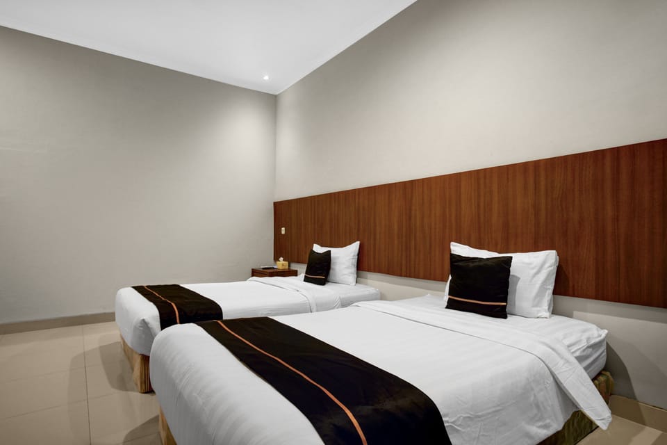Deluxe Twin Room | Premium bedding, desk, WiFi (free), bed sheets