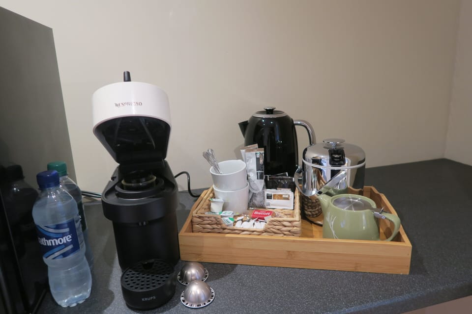 Deluxe Suite, 1 King Bed | Coffee and/or coffee maker