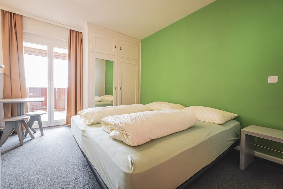 Hypo-allergenic bedding, blackout drapes, bed sheets