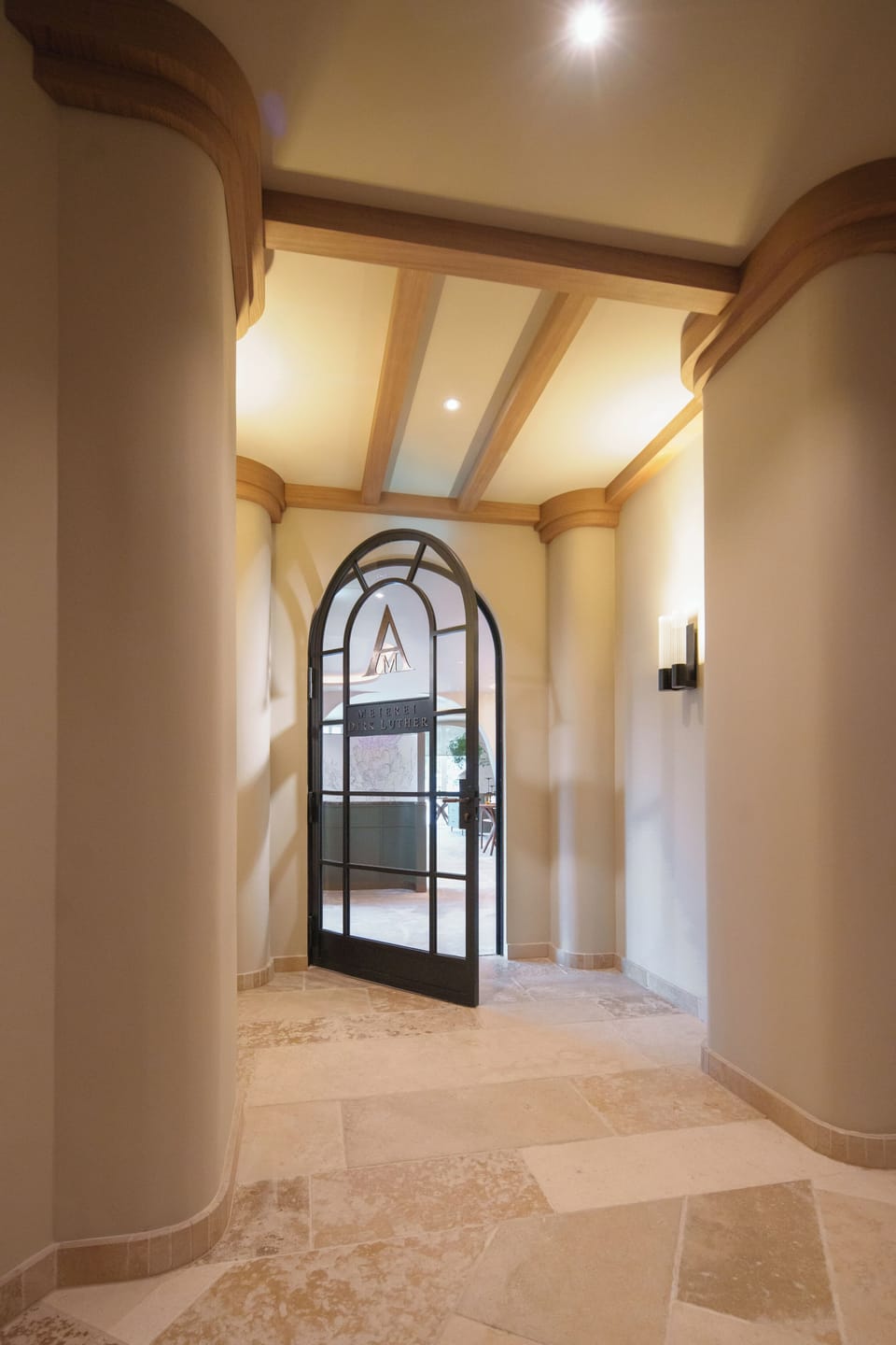 3 restaurants, breakfast, lunch, dinner served; French cuisine