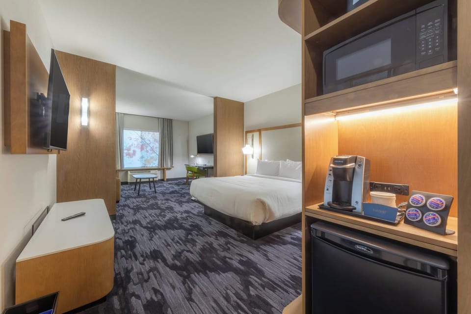Studio, 1 King Bed with Sofa bed | Premium bedding, desk, laptop workspace, blackout drapes