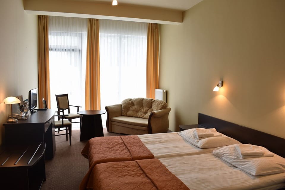 Double or Twin Room (with Extra Bed) | Desk, laptop workspace, free WiFi, bed sheets