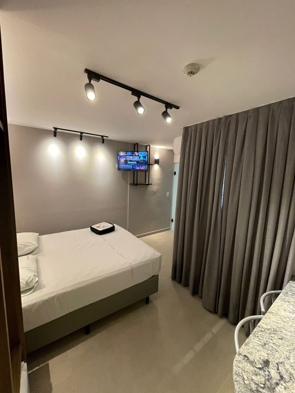 Quarto Casal Plus | Iron/ironing board, free WiFi, bed sheets