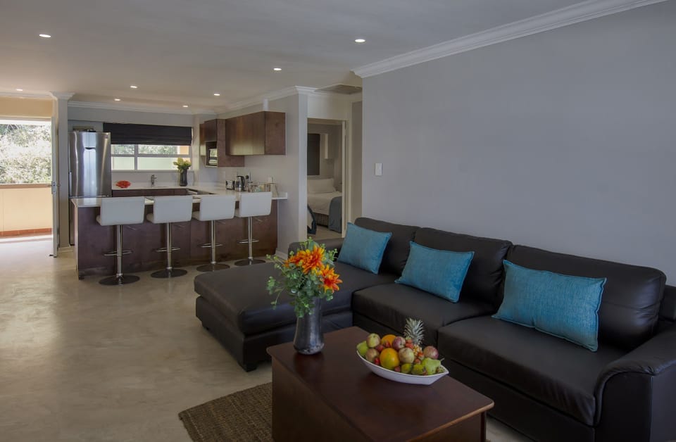Apartment | Living area | 40-inch Smart TV with satellite channels, TV