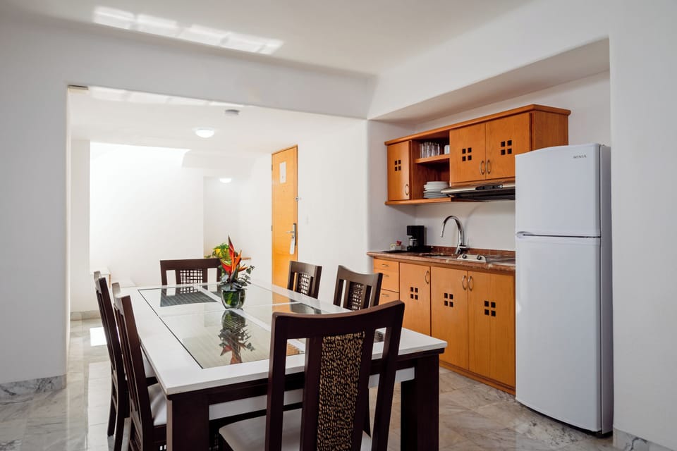 Deluxe Master Suite | Private kitchen | Fridge, microwave, coffee/tea maker