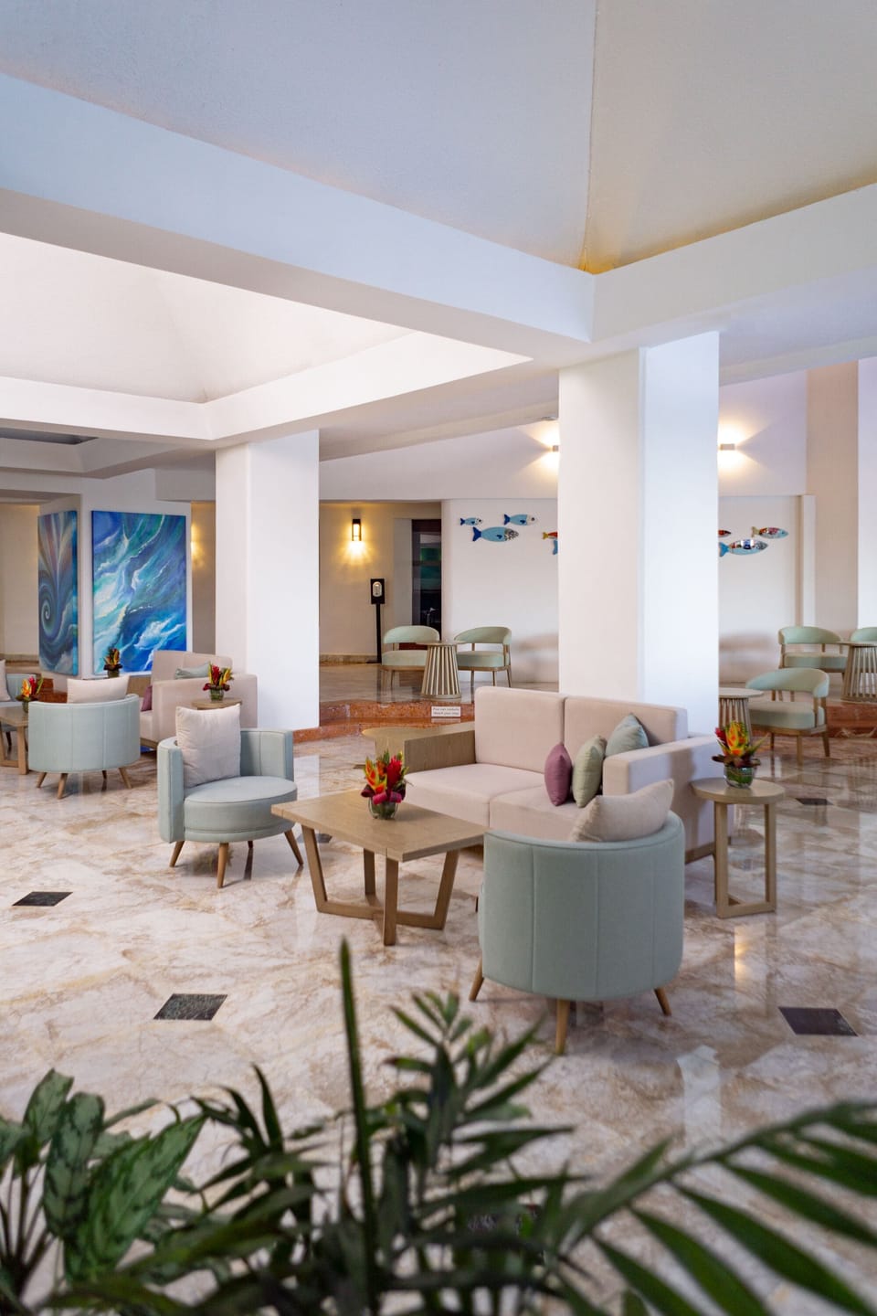2 bars/lounges, poolside bar