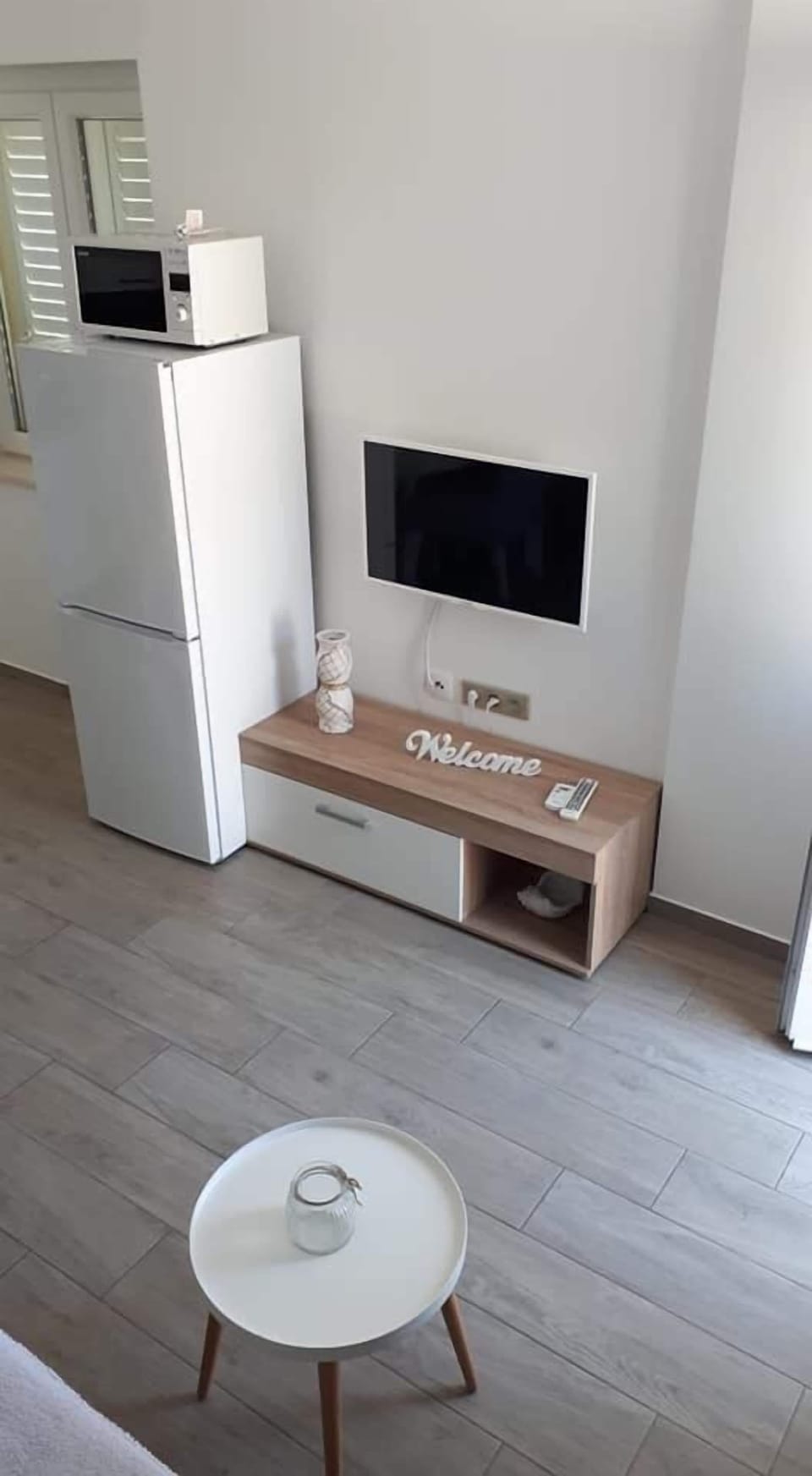 Standard Apartment | Television