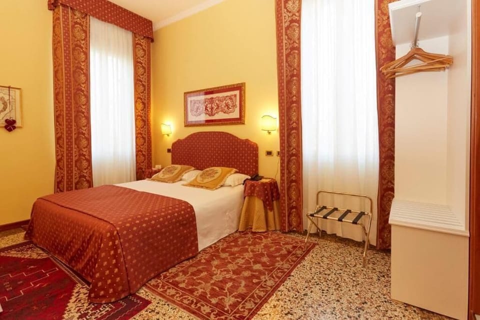 Deluxe Double or Twin Room | Minibar, in-room safe, desk, blackout drapes