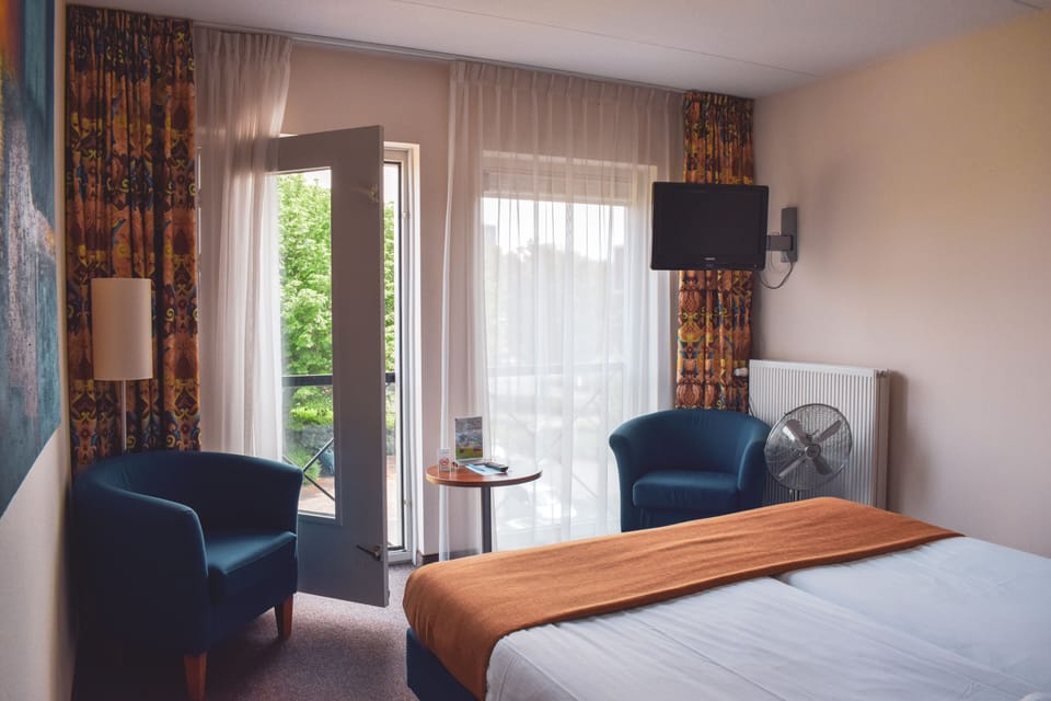 In-room safe, desk, iron/ironing board, free WiFi