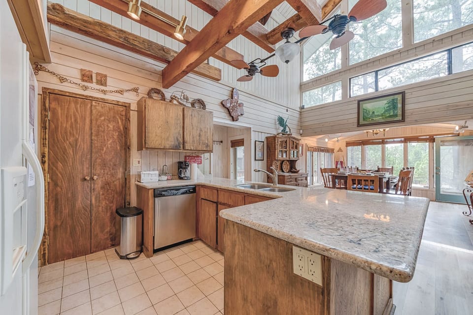 Studio (3 Bedrooms) | Property amenity